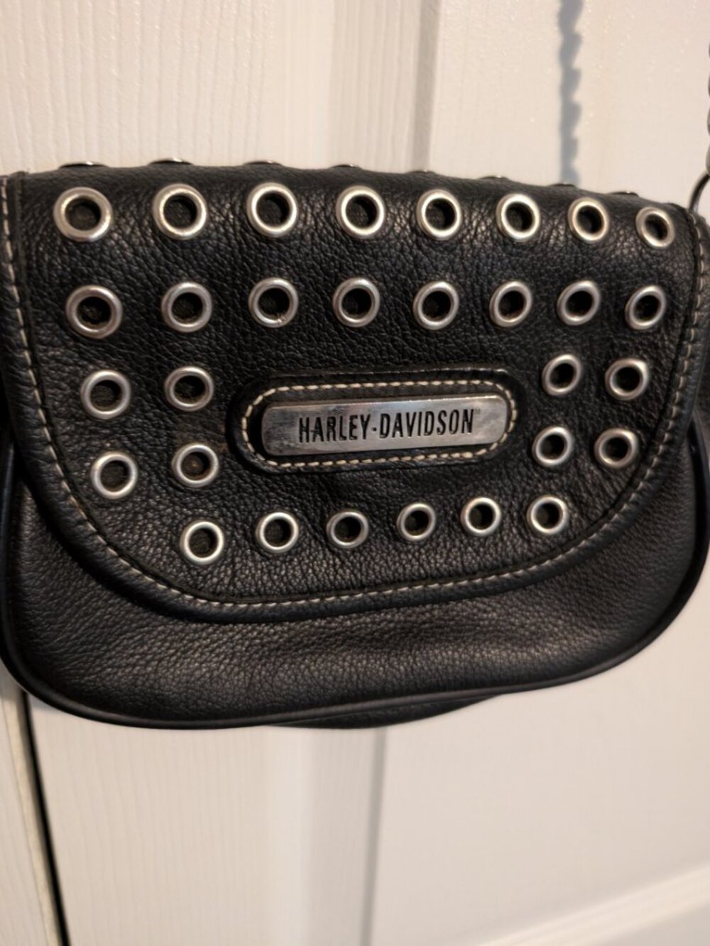 Harley-Davidson Black Leather Grommet Crossbody Bag Chain Strap Moto Purse - Picture 2 of 7